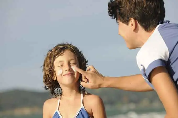 Диоксид титана и глинозем и триэтоксикаприлилсилан