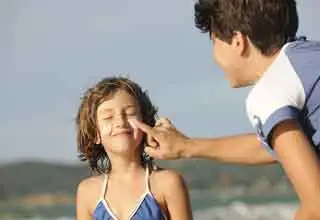 Диоксид титана и глинозем и триэтоксикаприлилсилан